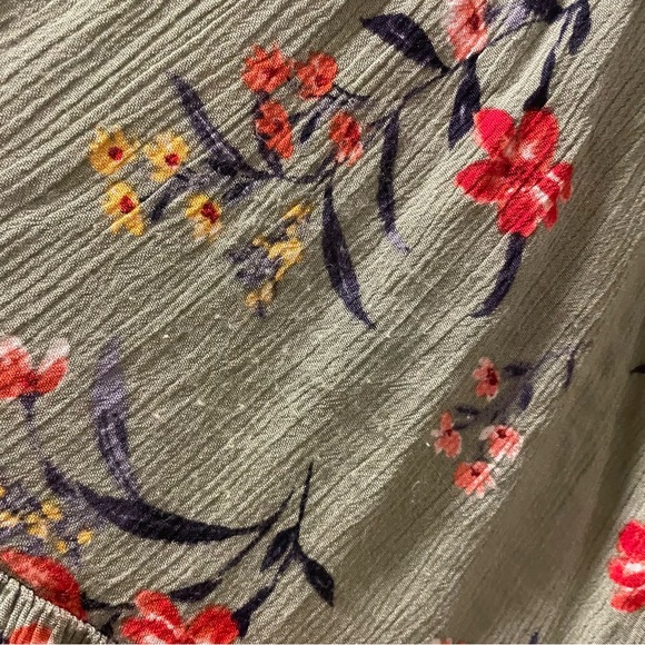 Francesca’s xs green floral smocked sinched v neck mini dress with sleeves - Picture 7 of 9